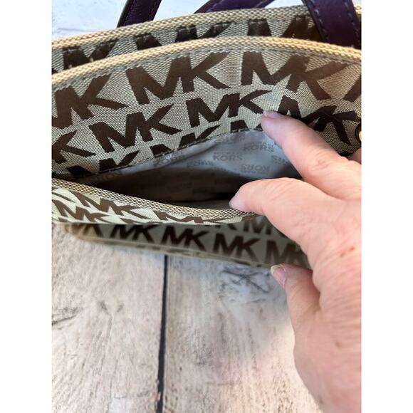 MICHAEL KORS Women's Jet Set Signature Canvas Bag - Picture 5 of 8